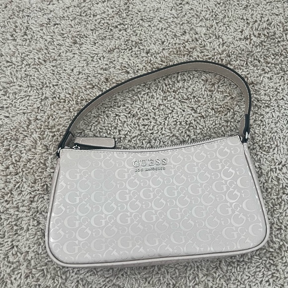 Very light pink/ neutral crossbody and shoulder bag Guess bag - Picture 4 of 11